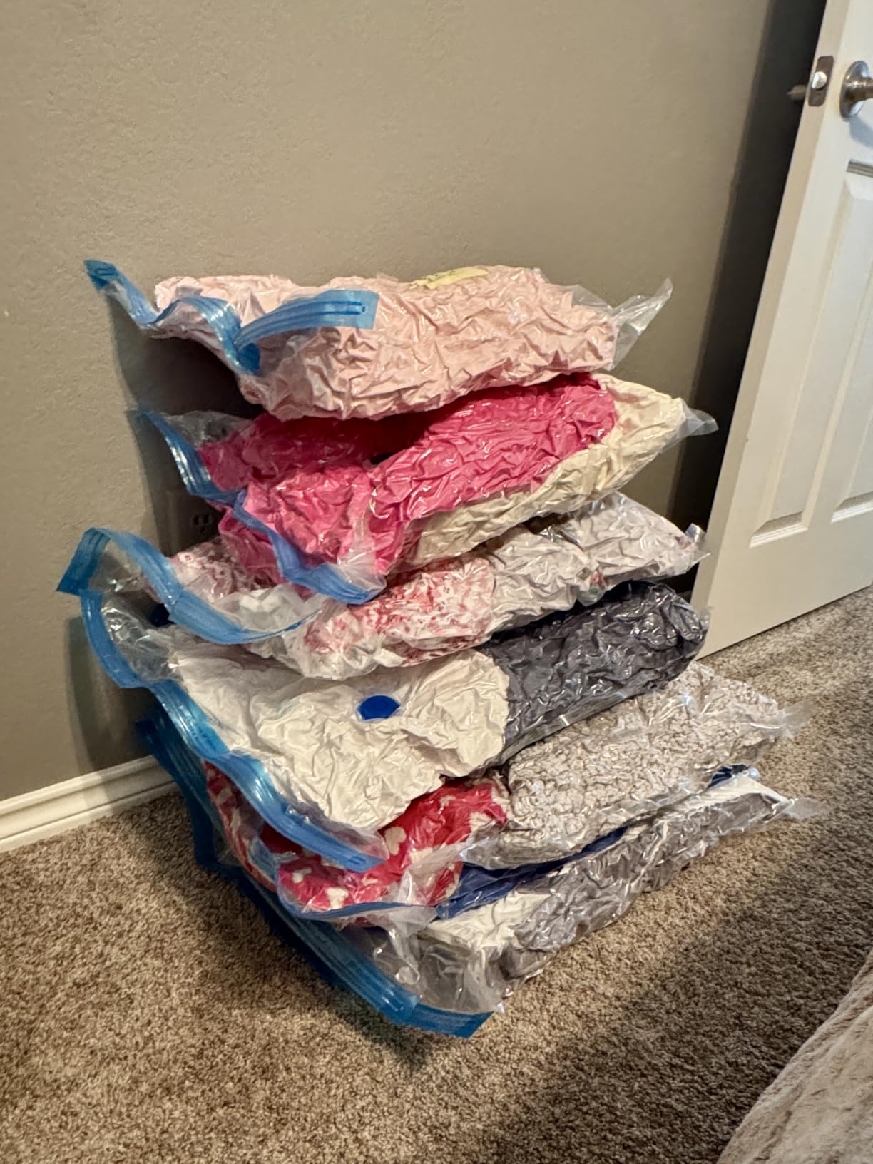 Cozy Essential Vacuum Storage Bags, 80% Compression Vacuum Seal Space Saver Plastic Packaging Bags for Clothes, Blankets, Pillow, Bedding, Comforters, Sealer Clothing Storage,4 XXL Jumbo customer photo 2