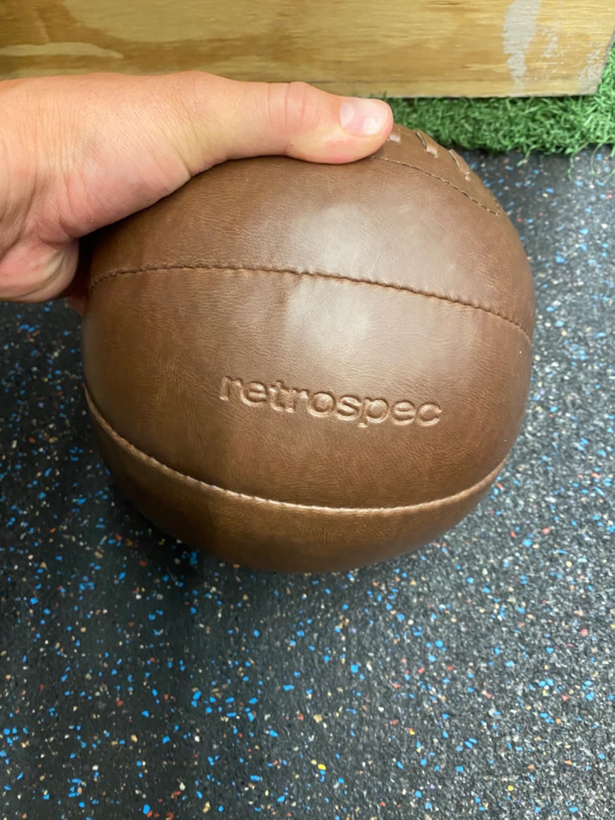 Core Weighted Medicine Ball 4, 6, 8, 10, 12, 14, 16, 20, 25, 30 lbs, Soft Touch Vegan Leather with Sturdy Grip for Strength Training, Recovery, Balance Exercises and Other Full-Body Workouts customer photo 1