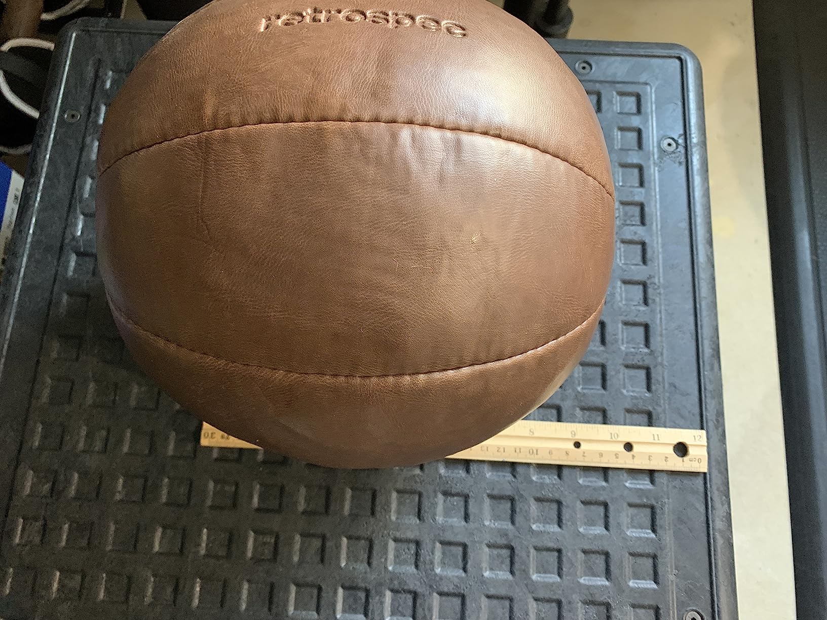Core Weighted Medicine Ball 4, 6, 8, 10, 12, 14, 16, 20, 25, 30 lbs, Soft Touch Vegan Leather with Sturdy Grip for Strength Training, Recovery, Balance Exercises and Other Full-Body Workouts customer photo 2