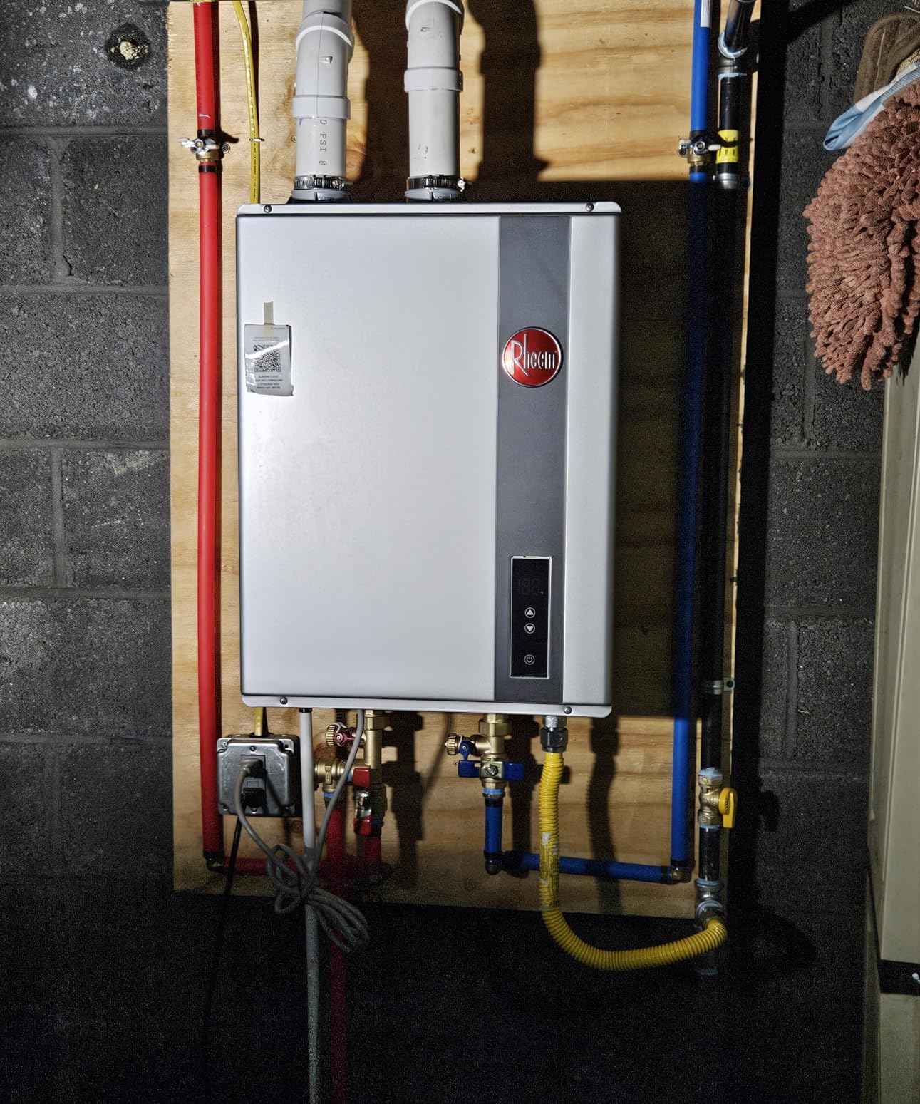 Rheem RTGH Series 9.0 GPM Natural Gas Tankless Water Heater Indoor | 180,000 BTUs Super High Efficiency On Demand, Continuous Hot Water | Condensing Ultra-Low Nox customer photo 1