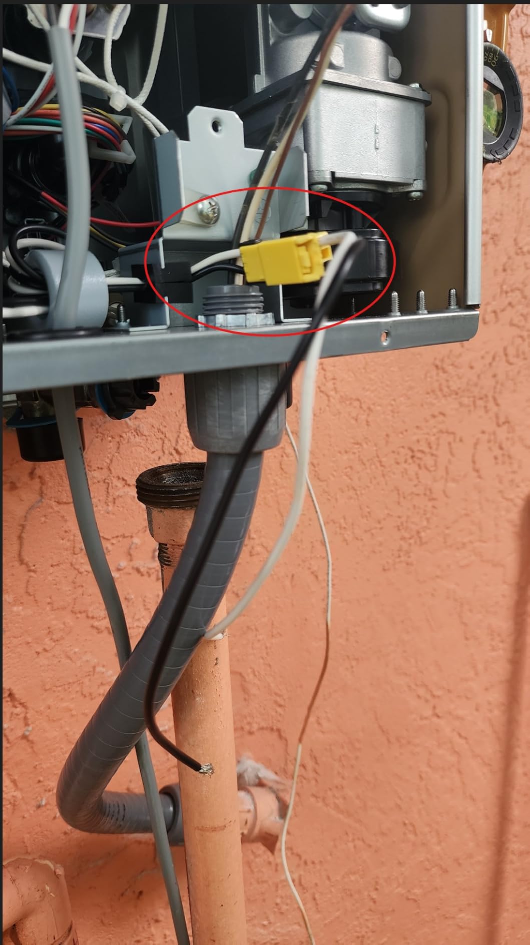 Rheem RTG Series 7.0 GPM Natural Gas Tankless Water Heater Outdoor | 160,000 BTUs High Efficiency On Demand, Continuous Hot Water | Non-Condensing customer photo 2