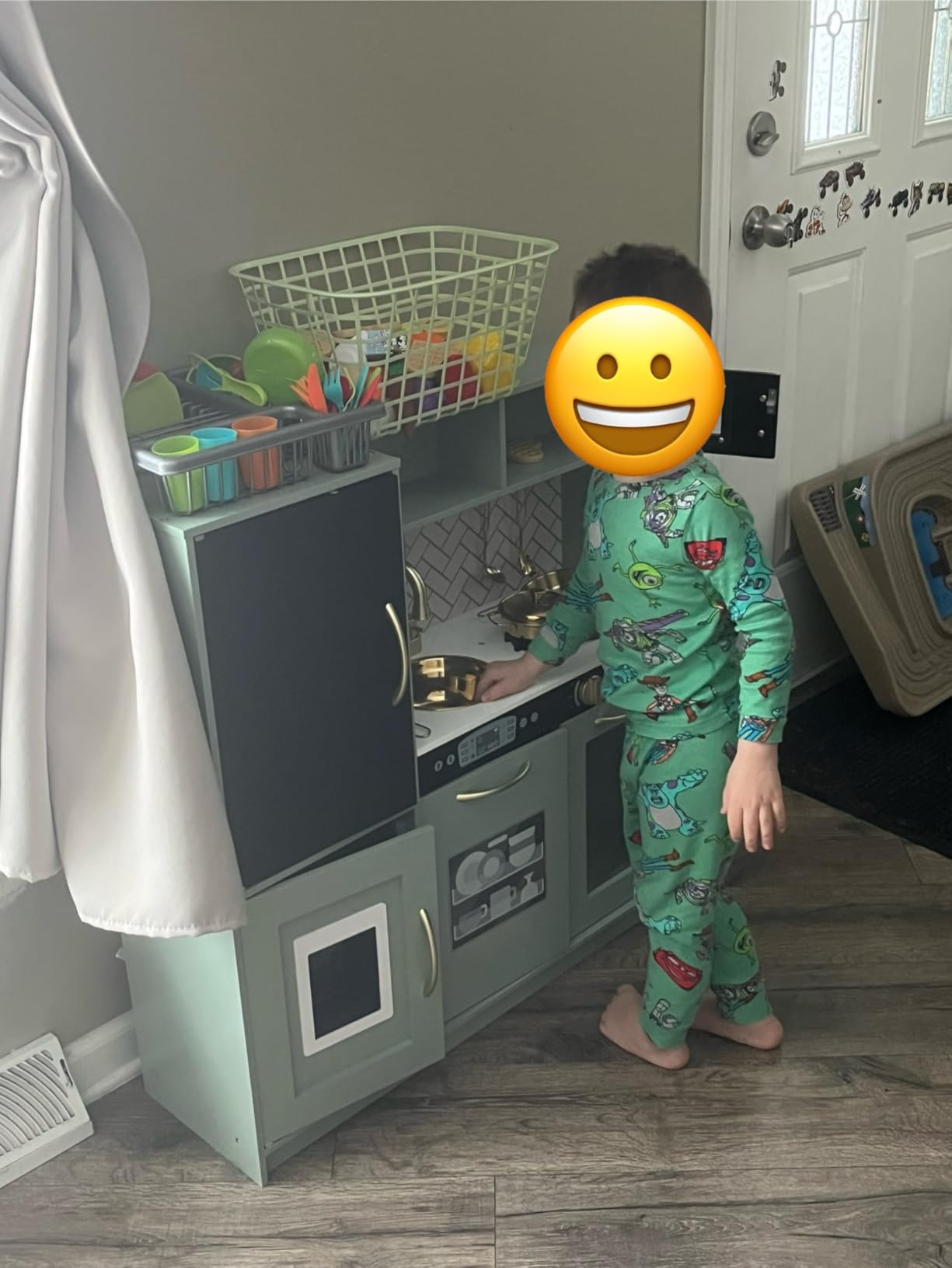 Best Choice Products Wooden Play Kitchen for Kids, Pretend Play Cooking Toy Set with Sink, Oven, Microwave, Refrigerator, Ice Maker & Accessories, Kitchen Playset for Toddlers Ages 3+ - White customer photo 2