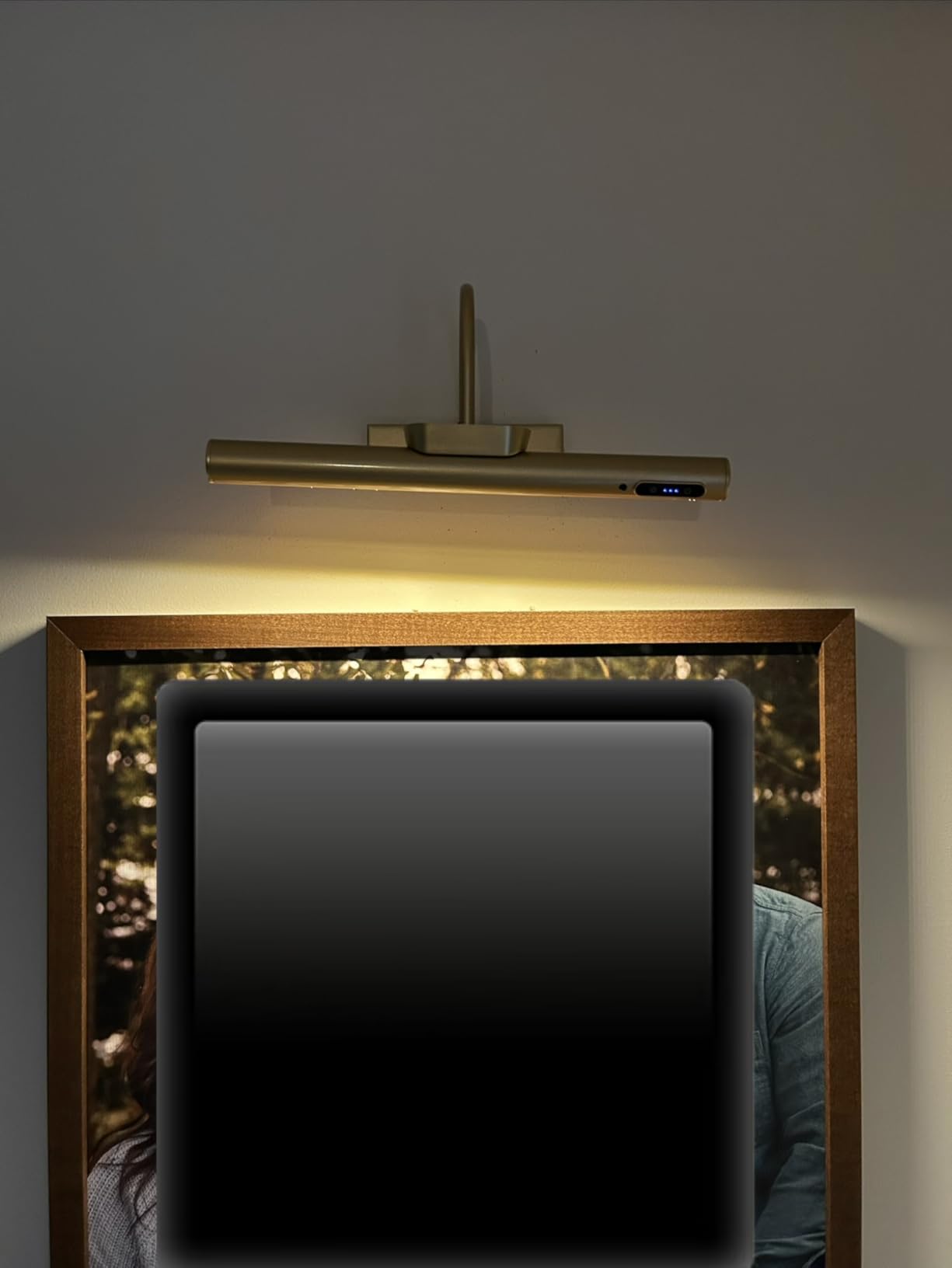 LYTARA Dimmable Cordless Picture Light with Controller and Timer, Rechargeable 5000mAh Battery Wall Sconce for Wall Pictures, Gallery Artwork, Paintings, Portraits, Dartboards (Gold) customer photo 1