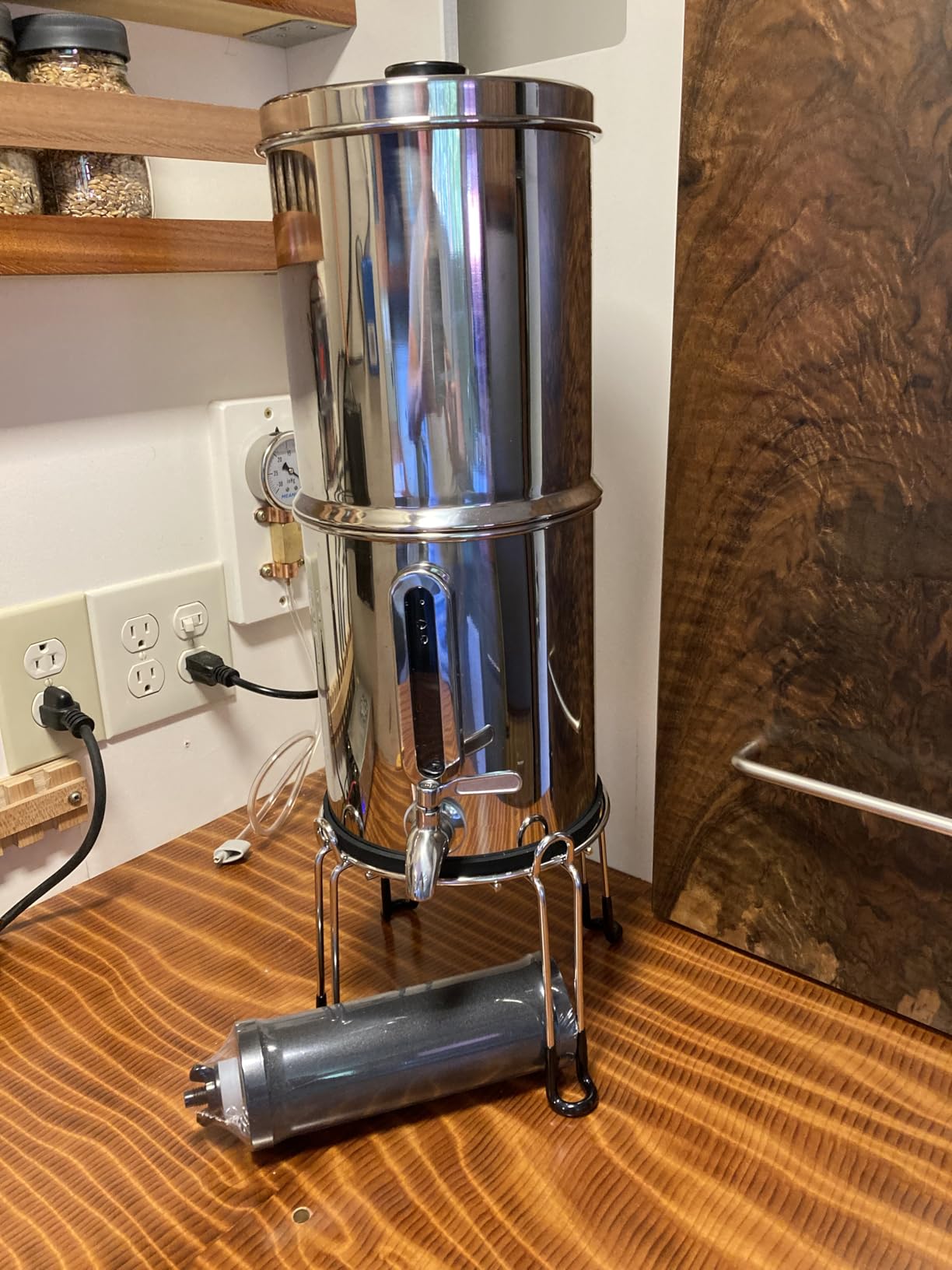 Purewell 2.25G Gravity Water Filter System with Water Level Window, 8-Stage 0.01μm Ultra-Filtration Stainless Steel Countertop System with 4 Filters and Stand, Reduce Fluoride and Chlorine, PW-KS-CF customer photo 1