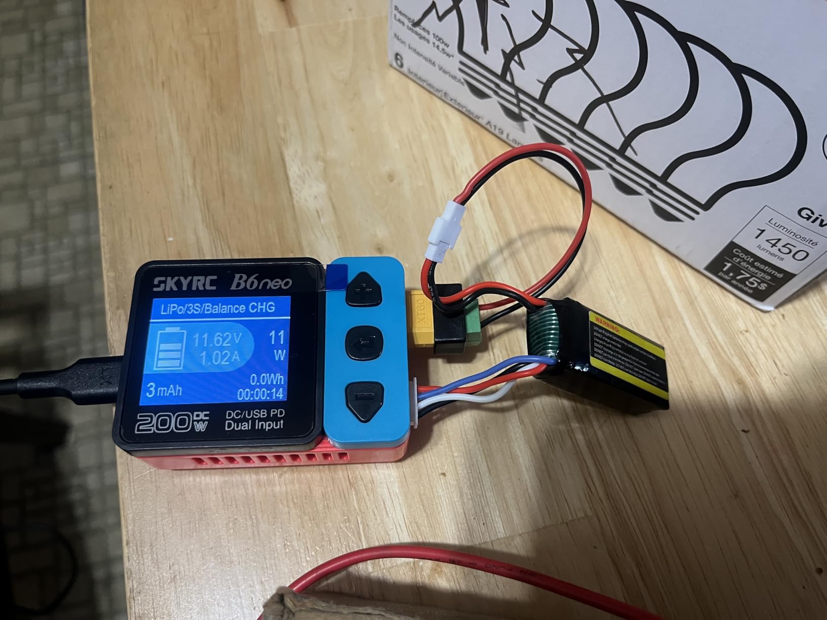 SKYRC B6Neo: Balance Lipo Battery Charger for 1S-6S Lipo/Li-Ion/LiHV, 1-15S NiMH/NiCd - DC 200W, PD 80W, Smart Battery Charger, Discharger and Storage (Blue-Red) customer photo 2