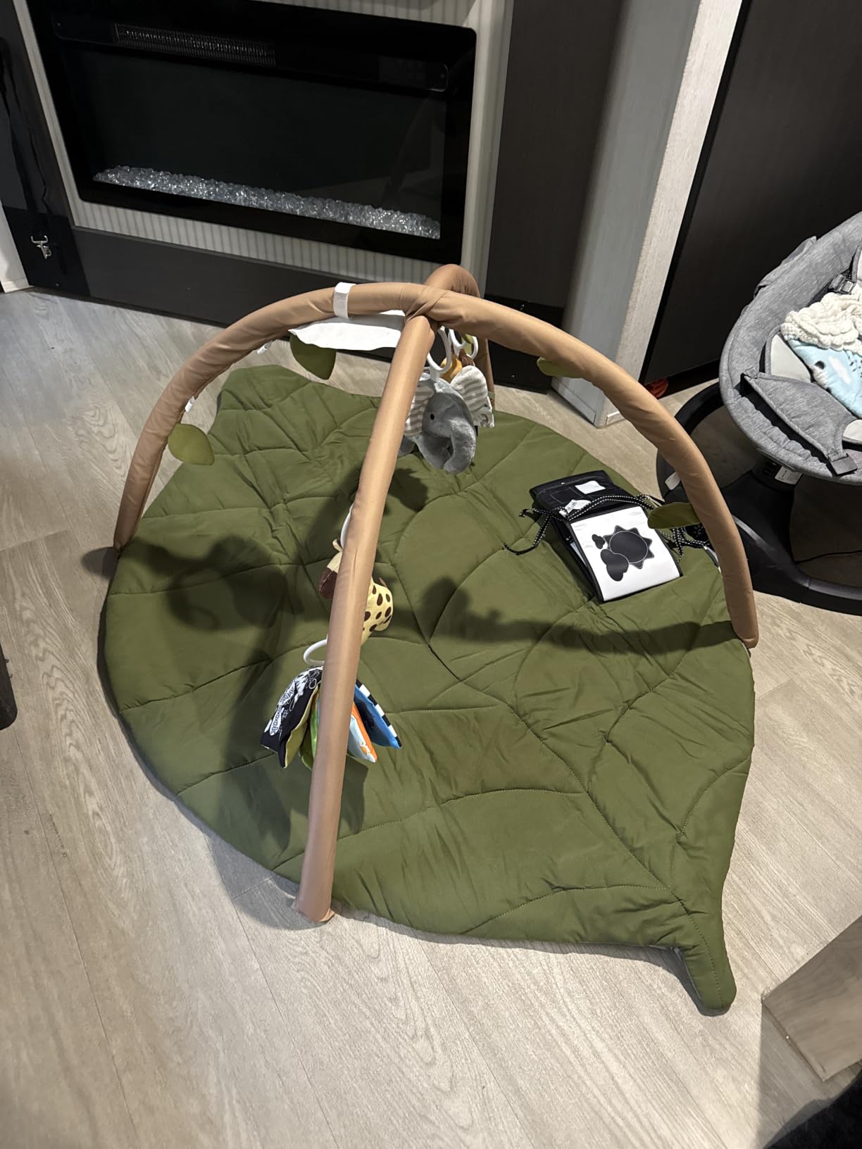 Blissful Diary Baby Play Gym & Activity Mat, Oversize Leaf Shaped Baby Play Mat w 6 Detachable Toys, Tummy Time Mat Promote Motor Skills & Sensory Development Mat, Newborn Infant Baby Essentials Gift customer photo 1