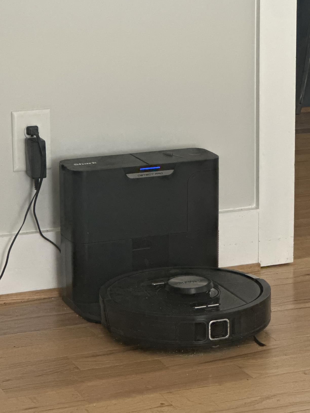Shark PowerDetect Self-Empty Robot Vacuum, Black, AV2820S | NeverStuck, DirtDetect/EdgeDetect/FloorDetect, 30-Day HEPA Self-Empty Base, 360 LiDAR + 3D Object Detection customer photo 1