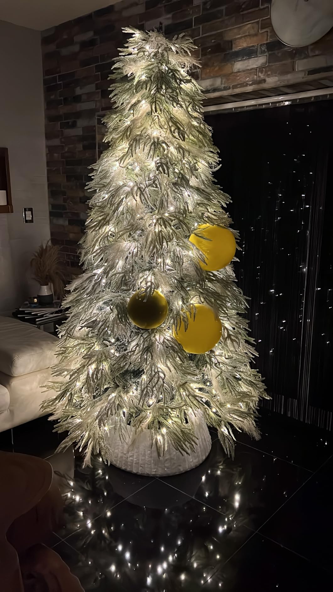 Naomi Home Kinsley 9ft Prelit Aritificial Christmas Tree with 6230 Branch Tips, 1000 Warm Lights and Metal Stand, 68