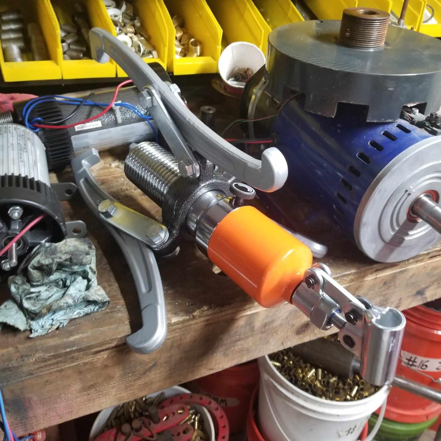 VEVOR Hydraulic Gear Puller, 15 Ton Max Capacity Wheel Bearing Pulling Separator, 2 or 3 Jaws Puller, Vertically and Horizontally, 12