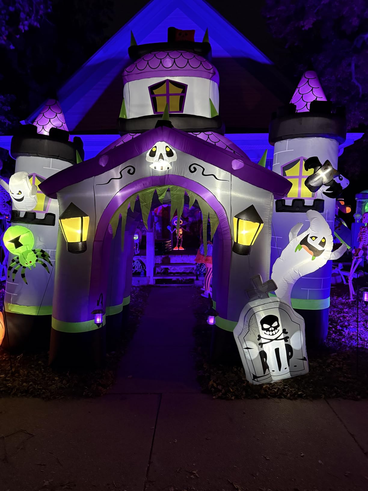 ZPISF Halloween Inflatables Giant 12.5 FT Haunted House Castle Archway Outdoor Decorations, Large Halloween Arch Blow Up Yard Decorations for Front Lawn Garden Decor customer photo 1