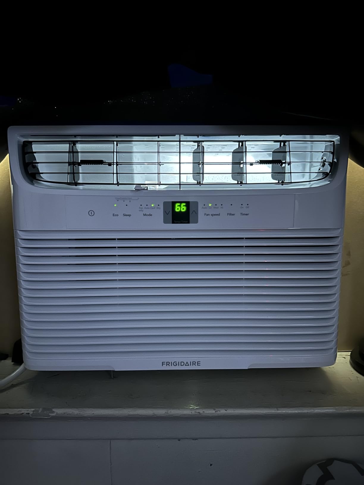 Frigidaire 10,000 BTU Window Air Conditioner with Remote Control, Cools Up to 450 Sq. Ft., Quiet Operation, Eco Mode, 3 Fan Speeds, Auto Restart, White customer photo 2
