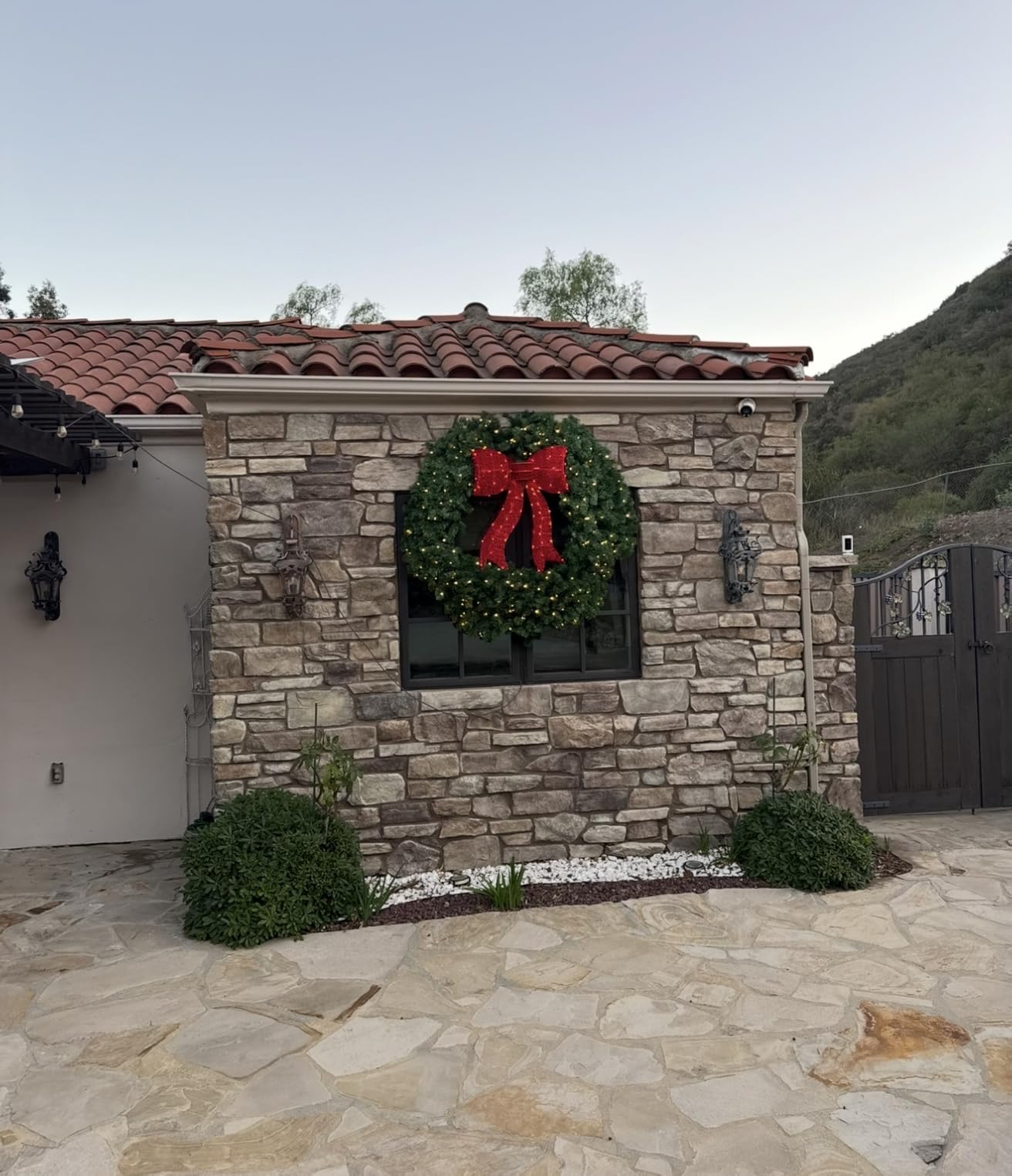 Best Choice Products 60in Large Artificial Pre-Lit Fir Christmas Wreath Holiday Accent Decoration for Door, Mantel w/Red Lighted Bow, 375 LED Lights, 930 PVC Tips, Power Plug-in customer photo 2