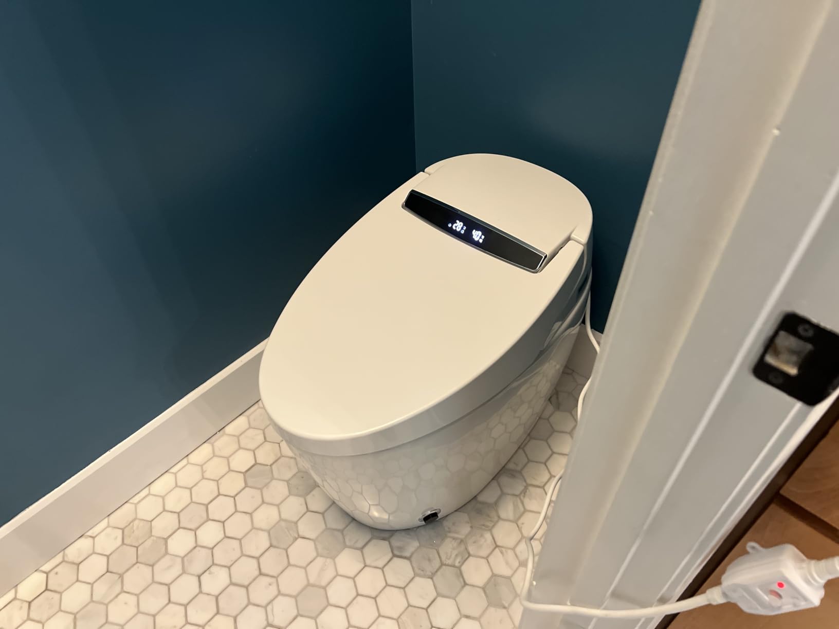 LOUPUSUO Smart Toilet with Bidet Built In with Warm Water Sprayer and Dryer | Foot Sensor Operation, Heated Seat toilet with LED Display for Bathroom, Auto Dual Flush customer photo 2
