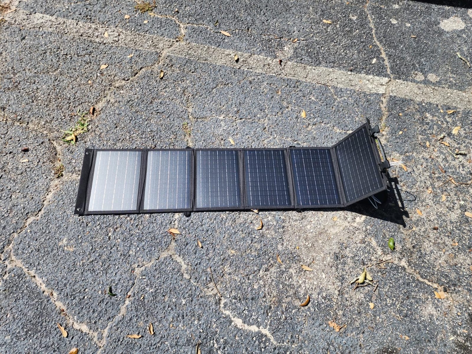 Portable Solar Panel, LUMOPAL 60W Foldable Solar Panels Charger for Camping | USB C PD 60W QC3.0 USB A Output Waterproof for Camping Hiking Backpacking Compatible with Phone Laptop Portable Power Station customer photo 1