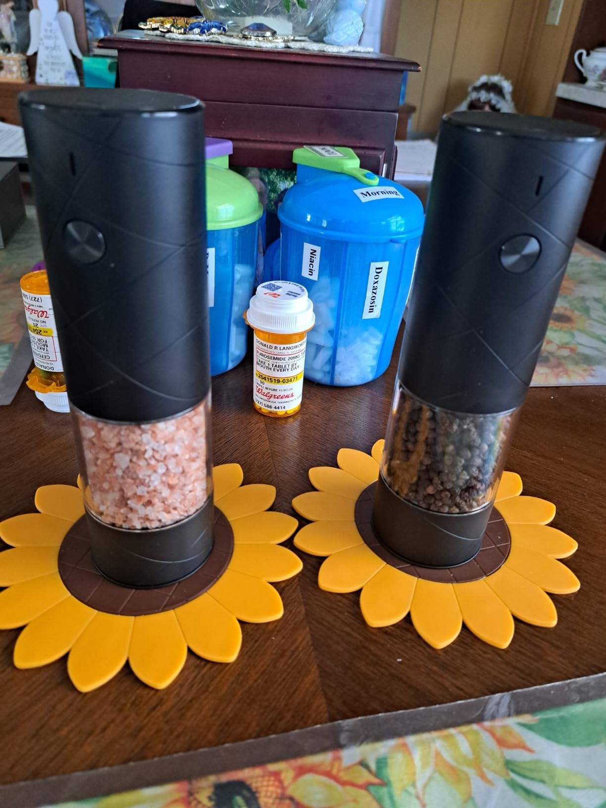 2Pack Electric Salt and Pepper Grinder Set USB Rechargeable with Warm LED Light, Adjustable Coarseness Lidaop Large Capacity Automatic Salt Pepper Mill Shakers for Kitchen, Restaurant, Outdoor, Black customer photo 1