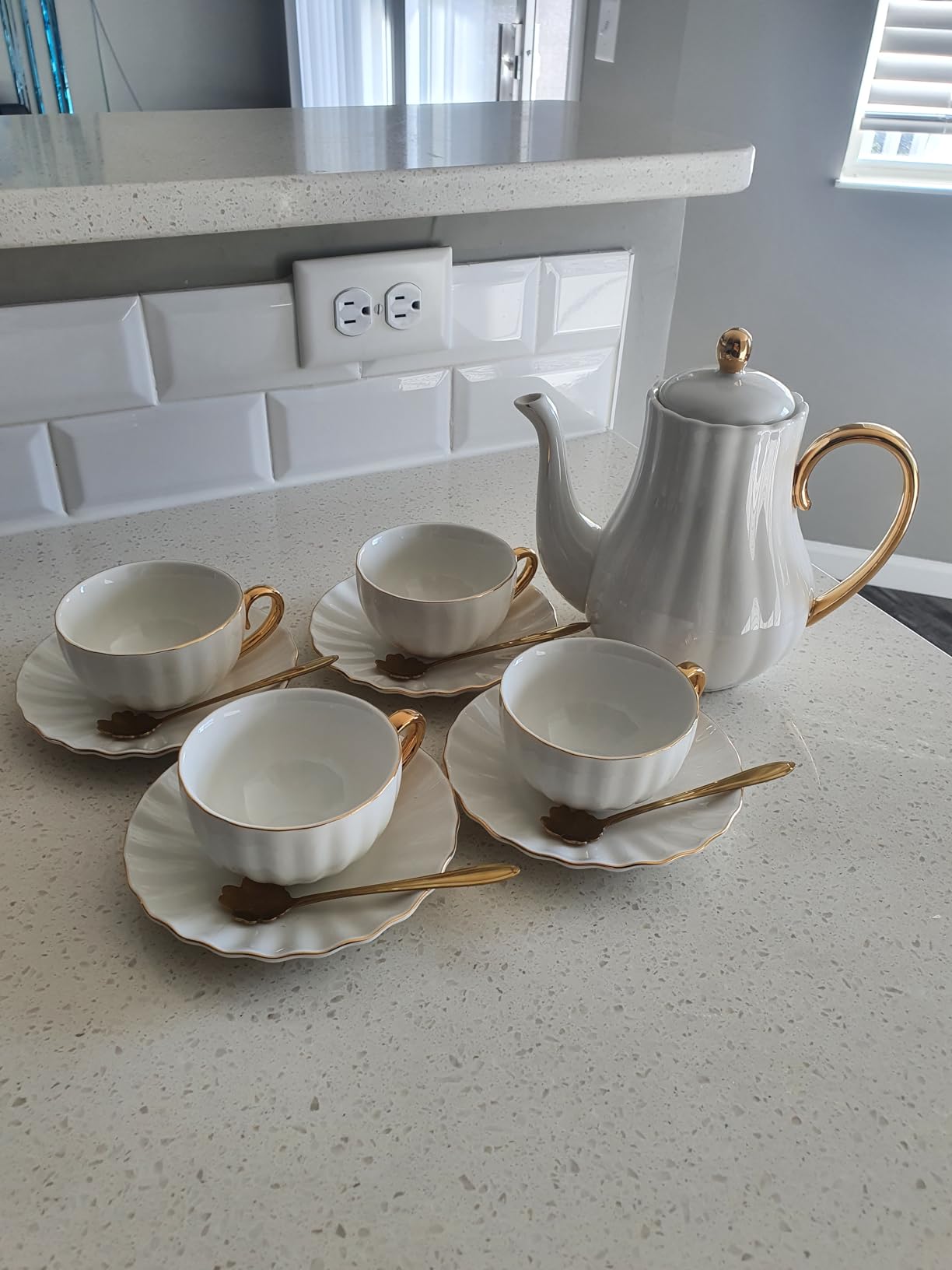Bone China Tea Set, 21-Pieces Porcelain Tea Set for Adults, Tea Cups And Saucers for 6, with Teapot, Spoons, Sugar Bowl, Creamer Pitcher, Vintage Tea Set for Women Tea Party,Gift Box (Blue) customer photo 1