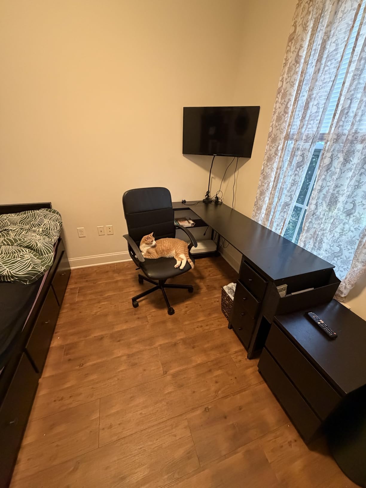 Lufeiya White L Shaped Computer Desk with Drawers & Storage Shelves, 47 Inch Corner Reversible Desk with Power Outlet for Home Office Bedroom, L-Shaped Teen PC Desks with Fabric Drawer, White customer photo 1