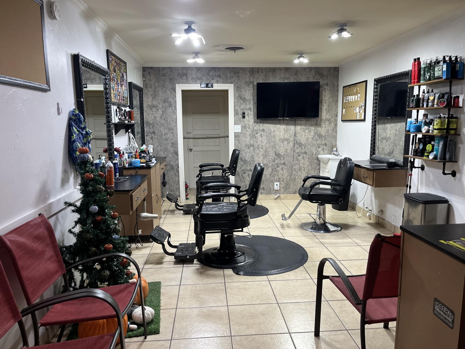 Winado Heavy Duty Vintage Recline Barber Chair, Black - Square Backrest | with Headrest, Supports up to 700lbs & 360° Rotatable, Professional Salon Beauty Spa Shampoo Equipment for Hair Stylist customer photo 2