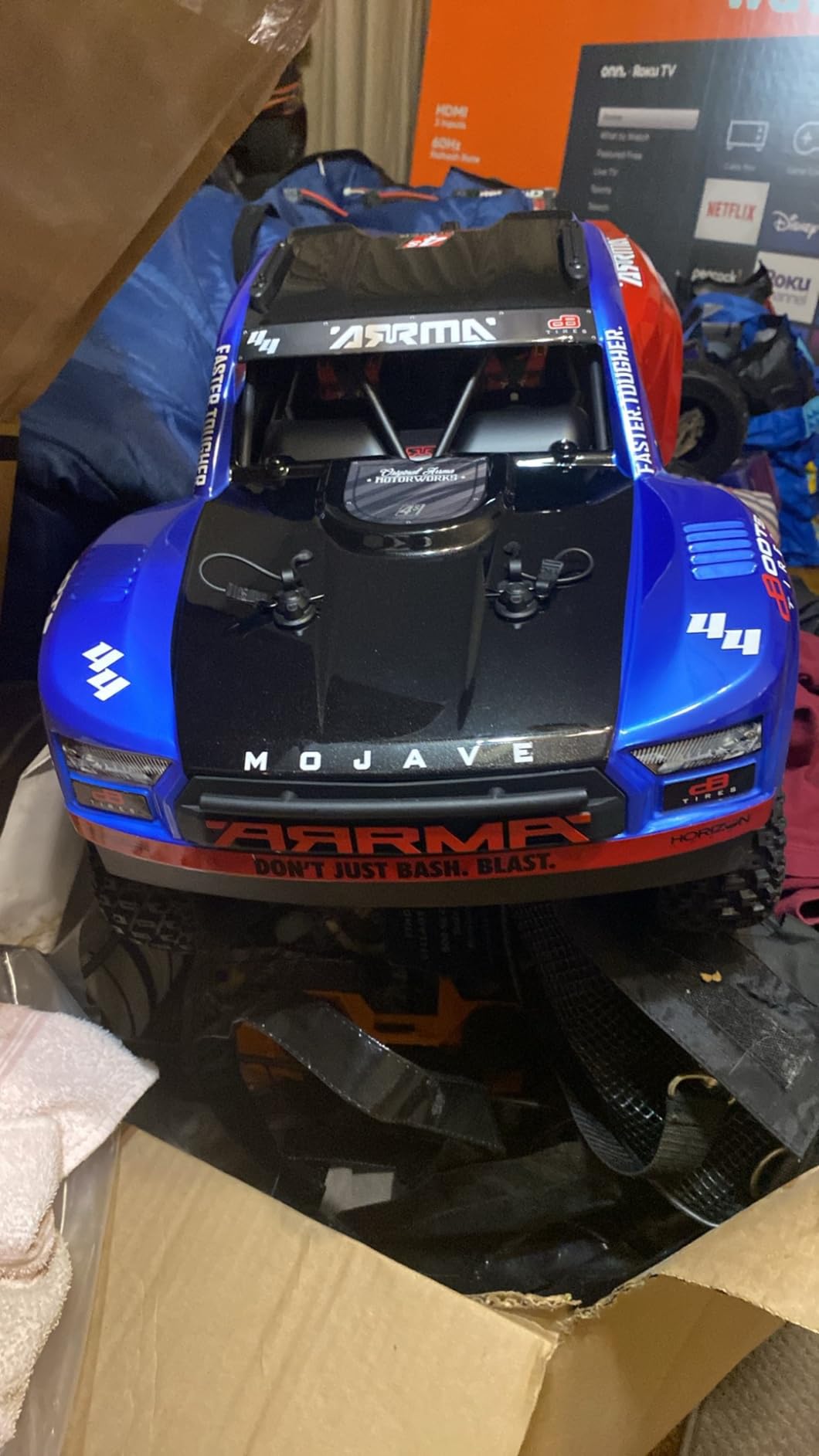 ARRMA Mojave RC Truck 4X4 4S BLX 1/8th Scale Desert Truck RTR (Battery and Charger Not Included) Blue/Red ARA4404T2 customer photo 1