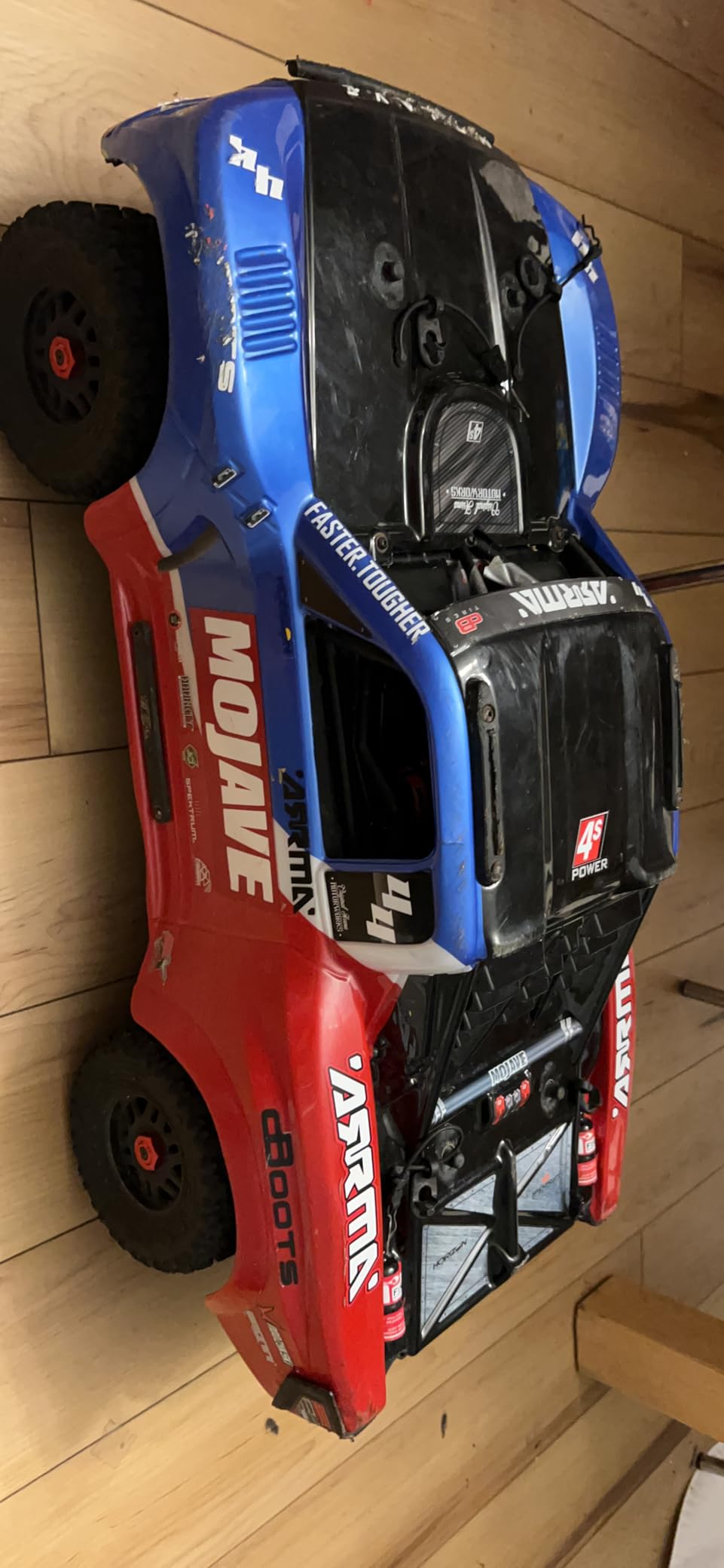 ARRMA Mojave RC Truck 4X4 4S BLX 1/8th Scale Desert Truck RTR (Battery and Charger Not Included) Blue/Red ARA4404T2 customer photo 2