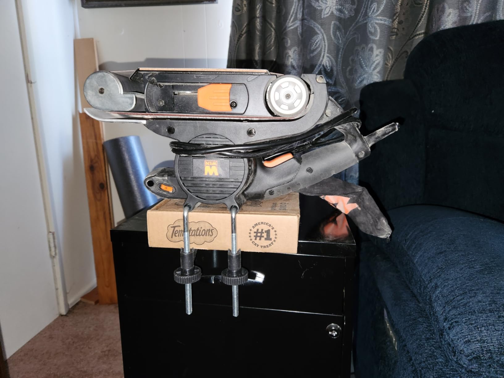 WEN 10-Amp 4-by-24-Inch Variable Speed Combination Handheld and Benchtop Belt Sander (HB424V) customer photo 2