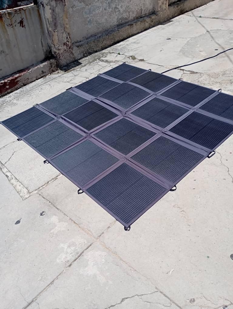 Renogy 400W Portable Solar Panel Foldable Monocrystalline Solar Blanket, Huge Power Solar Panel, Sunpower Solar Cells 23.7% High Efficiency for Power Station Outdoor Camping RV Solar Generator customer photo 1