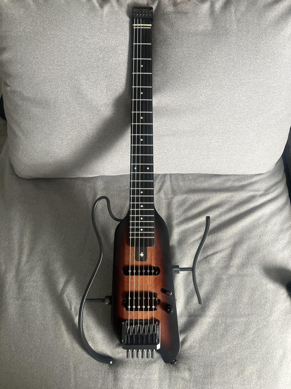 Donner HUSH X Headless Electric Guitar Kit, Travel & Practice, Natural customer photo 1