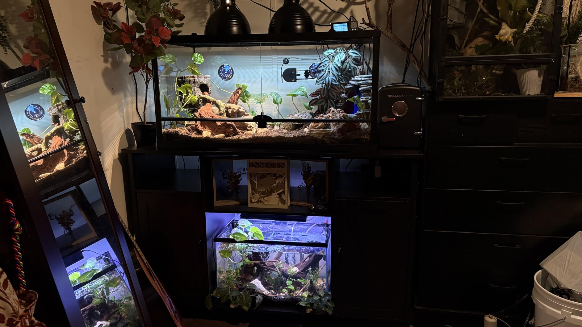 55-90 Gallon Fish Tank Stand with Power Outlets, Aquarium Stand with Cabinet, Heavy Duty Reptile Tank Turtle Terrariums Table for Fish Tank Accessories Storage, 49.2