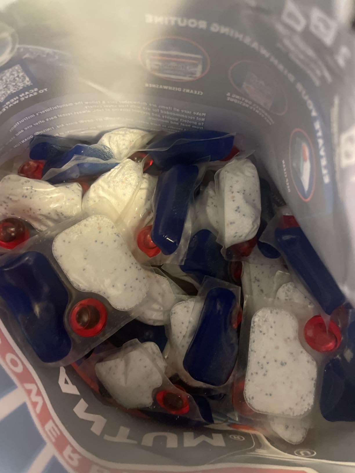 Finish Quantum Dishwasher Pods, No Pre-Rinse Dishwasher Detergent Soap Removes 24HR Dried-On Stain and Grease, Leaving a Virtually Spotless Shine, 84 Count customer photo 2