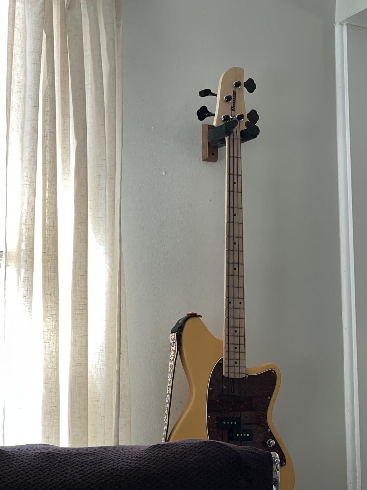 Onmiwod Guitar Wall Mount, Auto Lock Walnut Wood Guitar Hanger, Guitar Wall Hangers, Guitar Holder Hook Wall Stand for Classical, Acoustic, Electric Guitar, Bass, Gift for Guitar Player customer photo 1