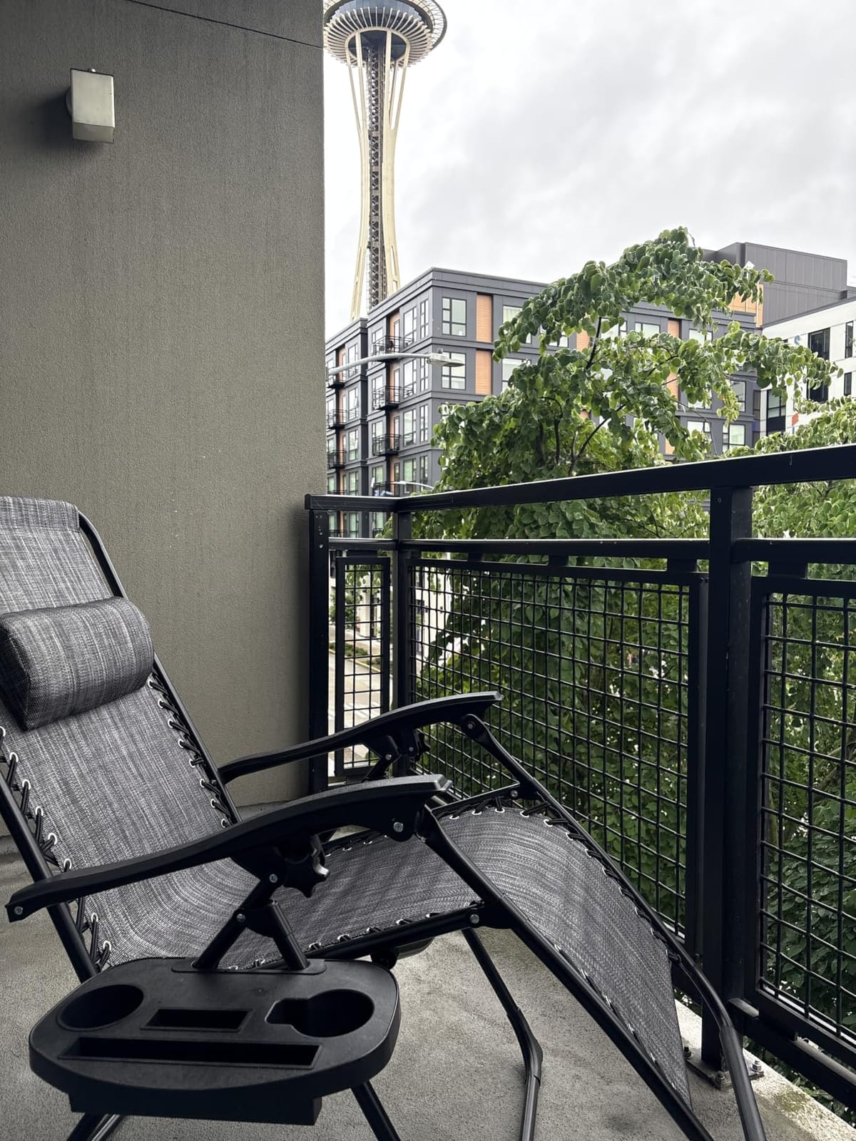 CAPHAUS Grey Zero Gravity Chair, Zero Gravity Recliner, Zero Gravity Lounge Chair, Reclining Outdoor Chair, Anti-Gravity Chair for Indoor & Outdoor, Folding Reclining Chair w/Side Tray, Grey customer photo 1