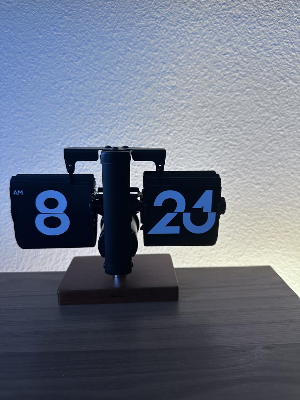 mooas Classic Modern Wood Mini Flip Desk Clock (Black), Retro Vintage Analog Design Auto Flip Clock Table Clock Large Number Battery Powered, Ideal for Home Office School Hotel Café customer photo 1