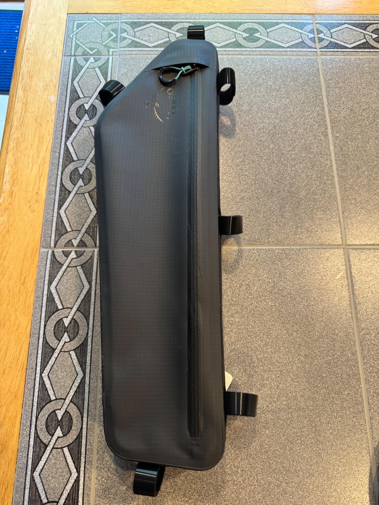 Osprey Escapist Biking Frame Bag for Men and Women, Black, Small customer photo 2