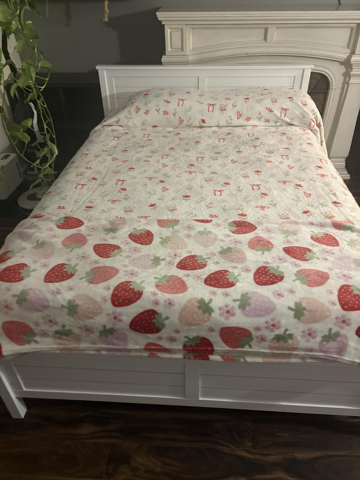 Giantex Wood Twin Bed with 2 Storage Drawers, Solid Wood Platform Bed with Headboard, Wooden Slats Support Mattress Foundation, No Spring Needed, Twin Bed Frame for Kids, Teens, Adults, White customer photo 2
