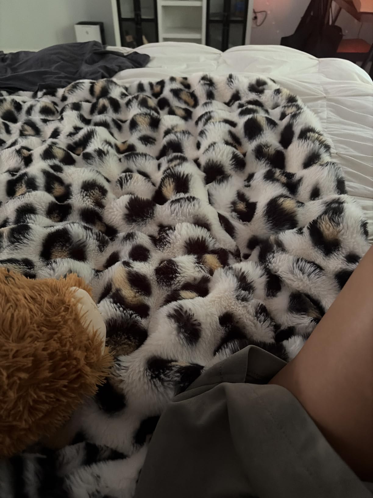 Cozy Bliss Faux Fur Throw Blanket for Couch, Fuzzy Soft Plush Thick Bubble Blanket for Sofa Bedroom Living Room, 60 * 80 Inches Cream White customer photo 1