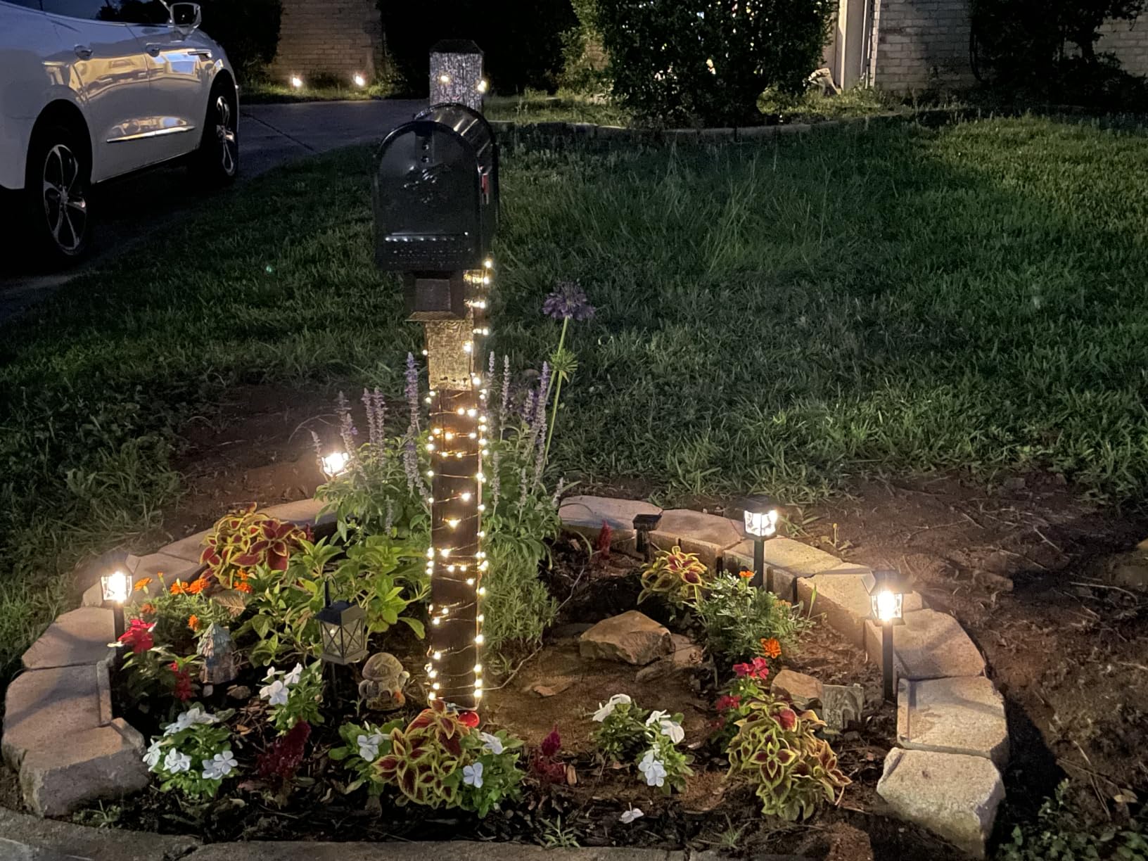 Solar Lights Outdoor, 12 Pack 3000K Waterproof Auto On/Off Solar Pathway Lights for Your Garden, Landscape, Path, Yard, Patio, Driveway, Walkway Decor customer photo 2