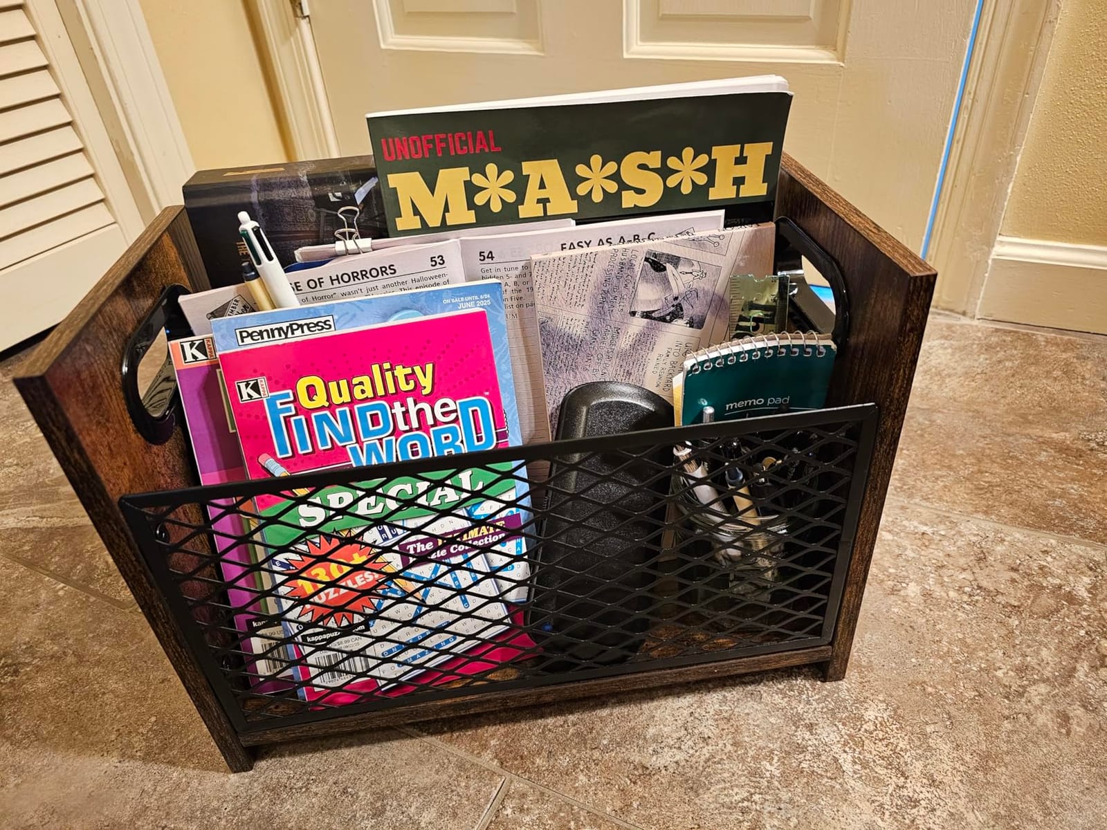 YINMIT Magazine Holder, Magazine Rack Floor, Wood and Metal Construction, Side handles customer photo 2