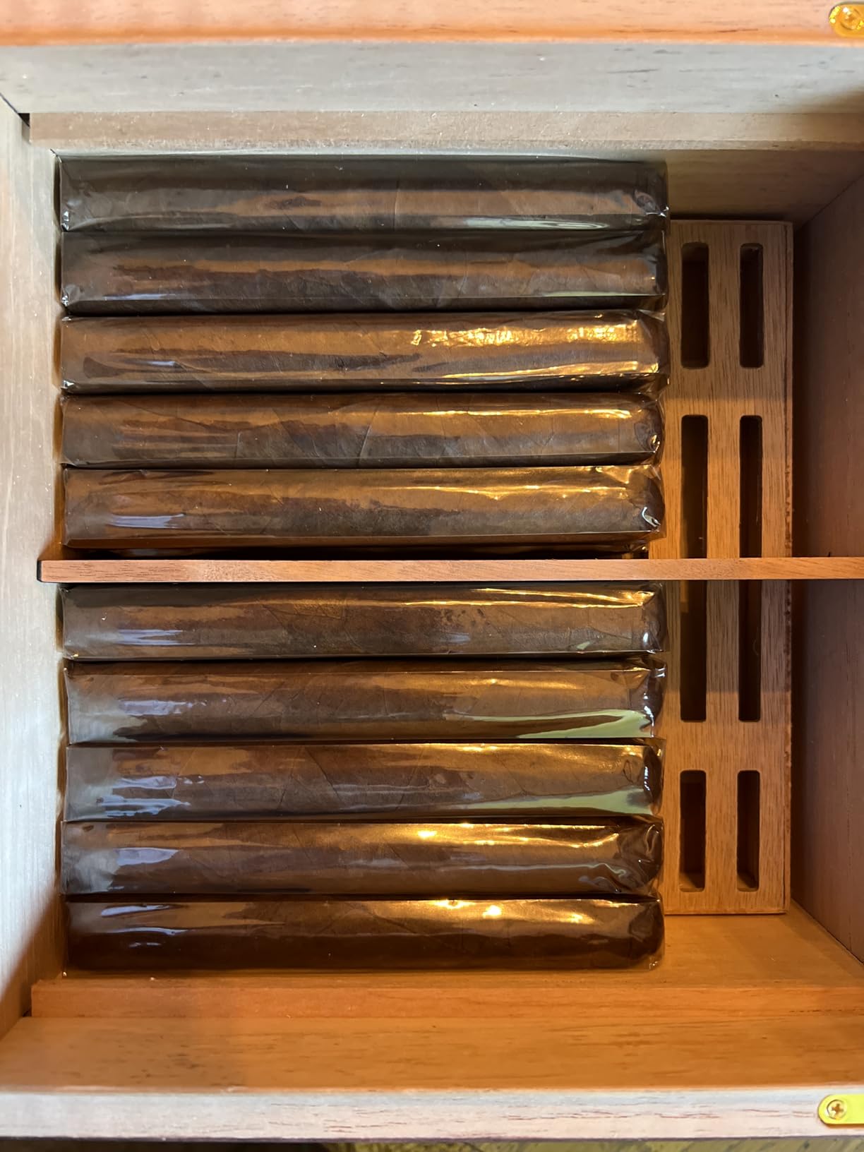 Flauno Cigar Humidor with Air Circulation System, Hold 40 Robustos, Thicker Spanish Cedar, Accurate Digital Hygrometer, Drawer, Humidifier, Divider, Lock, Gift for Cigar Lovers customer photo 1