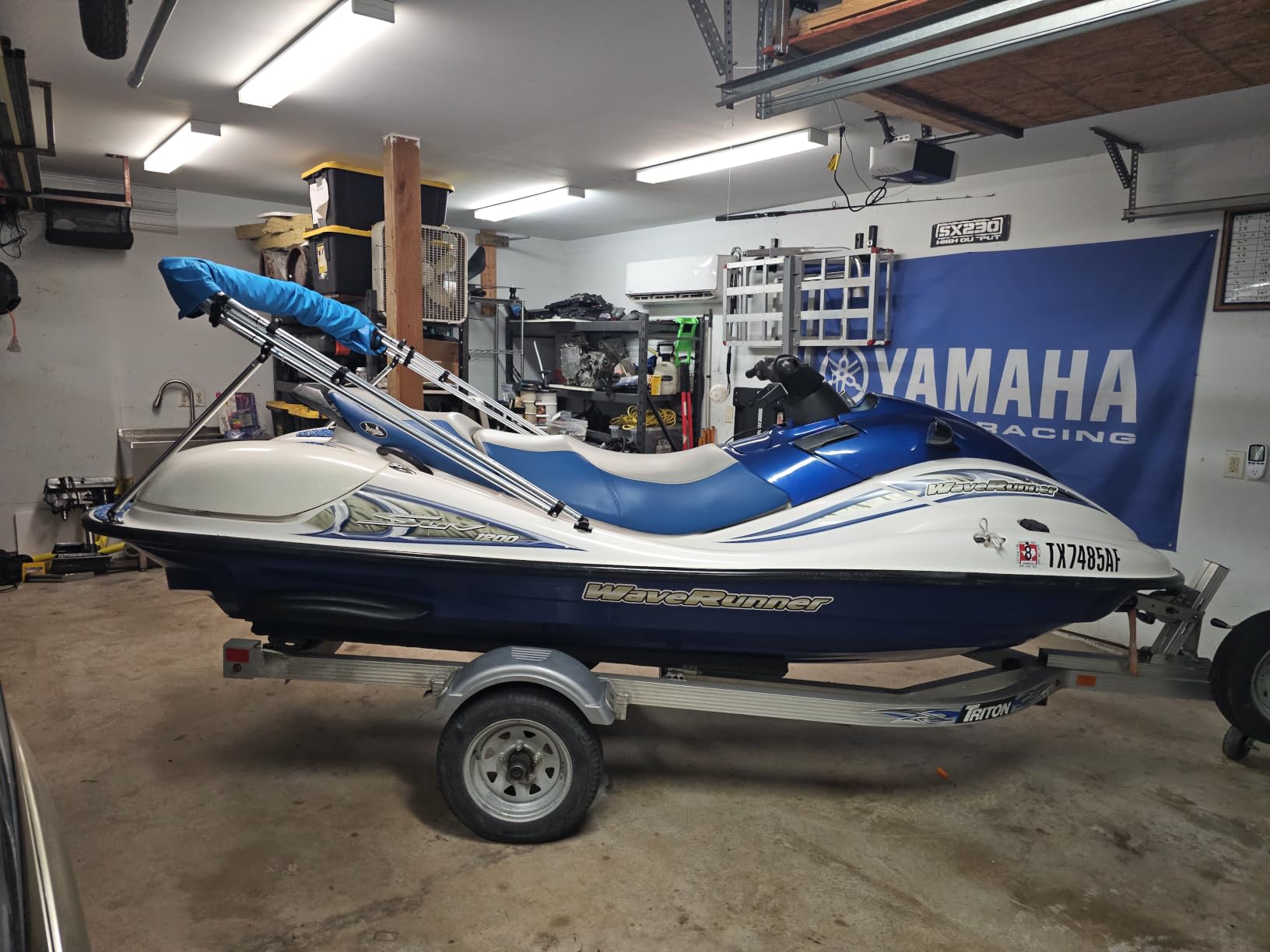VEVOR 4 Bow Boat Bimini Tops, 600D Polyester Canopy with Aluminum Alloy Frame, Waterproof & Sun Shade Boat Awning Canopy with Storage Bag, 2 Support Poles, 4 Straps, 8'Lx(91