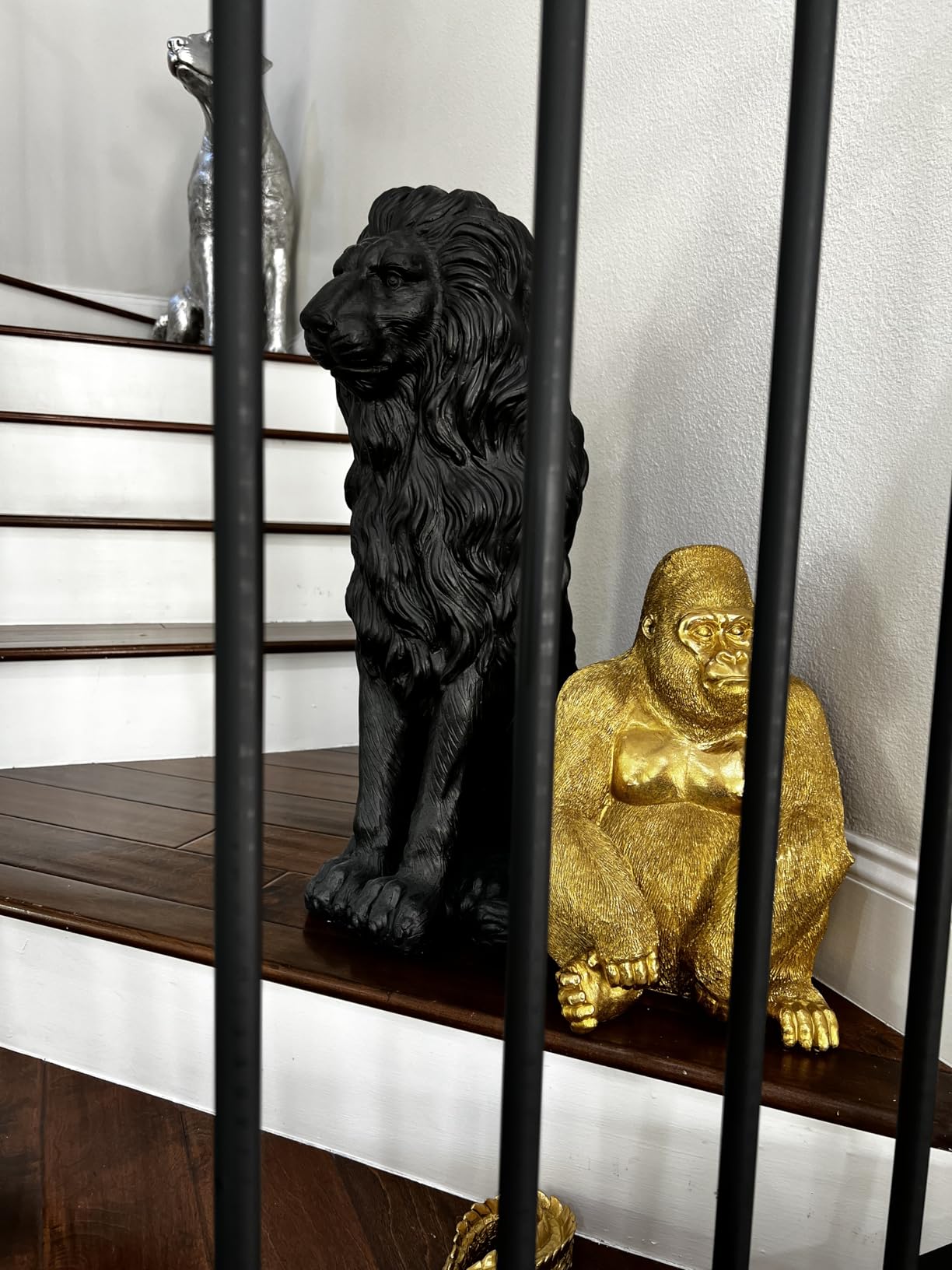 Glitzhome Guardian Sitting Lion Statue Regal Indoor and Outdoor Garden Sculpture for Home Entrance Porch and Yard, 27.75