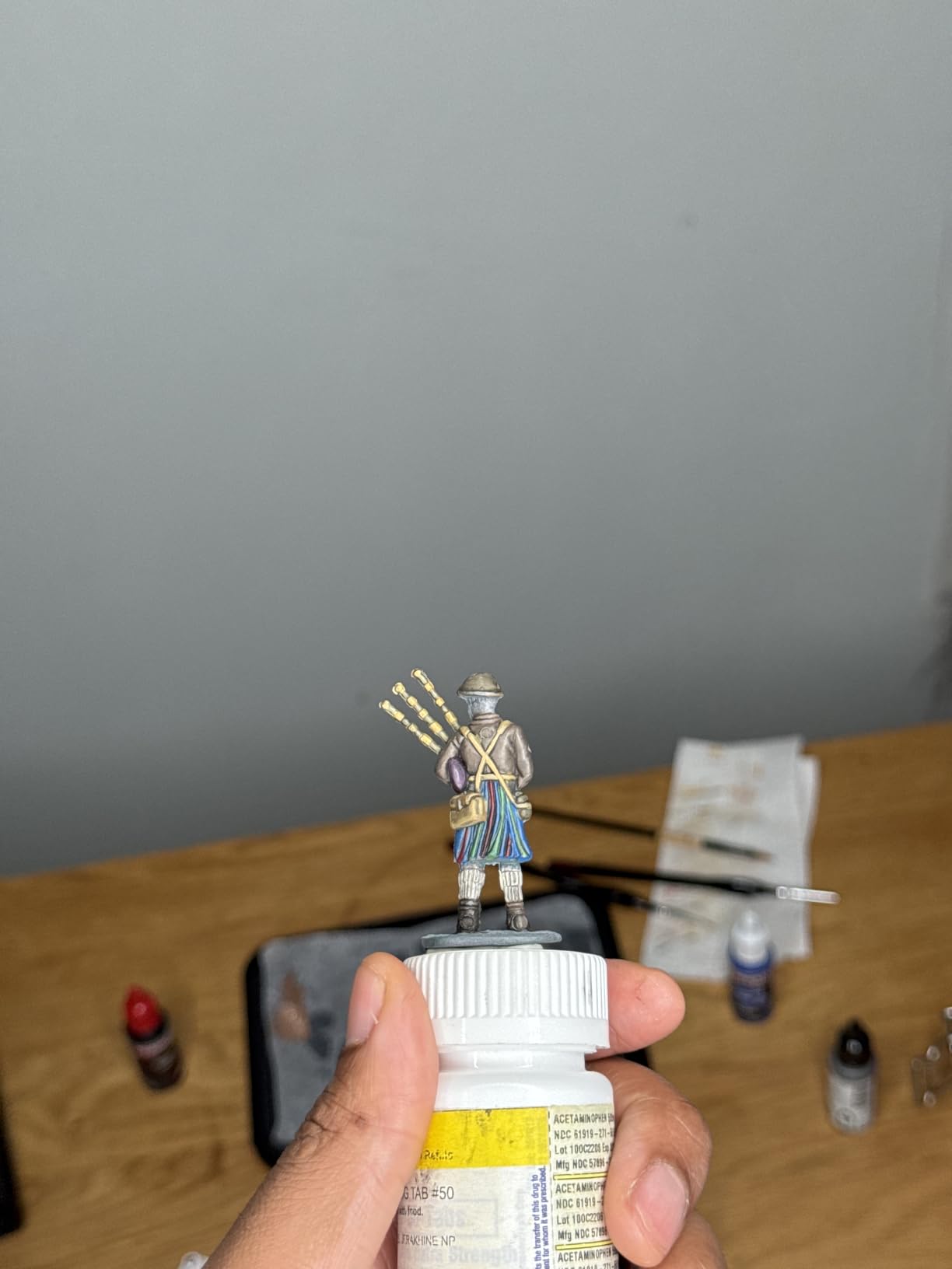 The Army Painter, Warpaints Fanatic Starter Set, 11 x 18 ml | Acrylic paints incl. metallics, washes, primer, 1 miniature and 1 brush, D&D and Warhammer customer photo 2