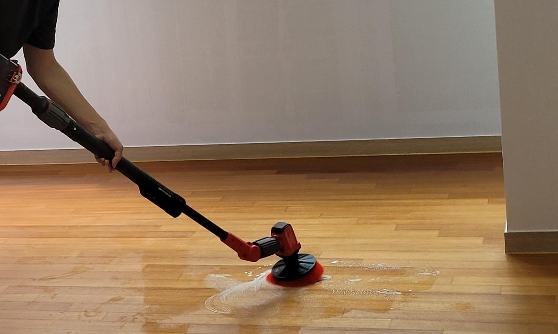 CRAFTSMAN V20 Cordless 2-in-1 Power Scrubber Kit, Multi-Purpose, Includes Bristle Brush, 2Ah Battery, V20 Battery Charger, and 60.5 in. Telescoping Pole (CMCPS520D1) customer photo 2