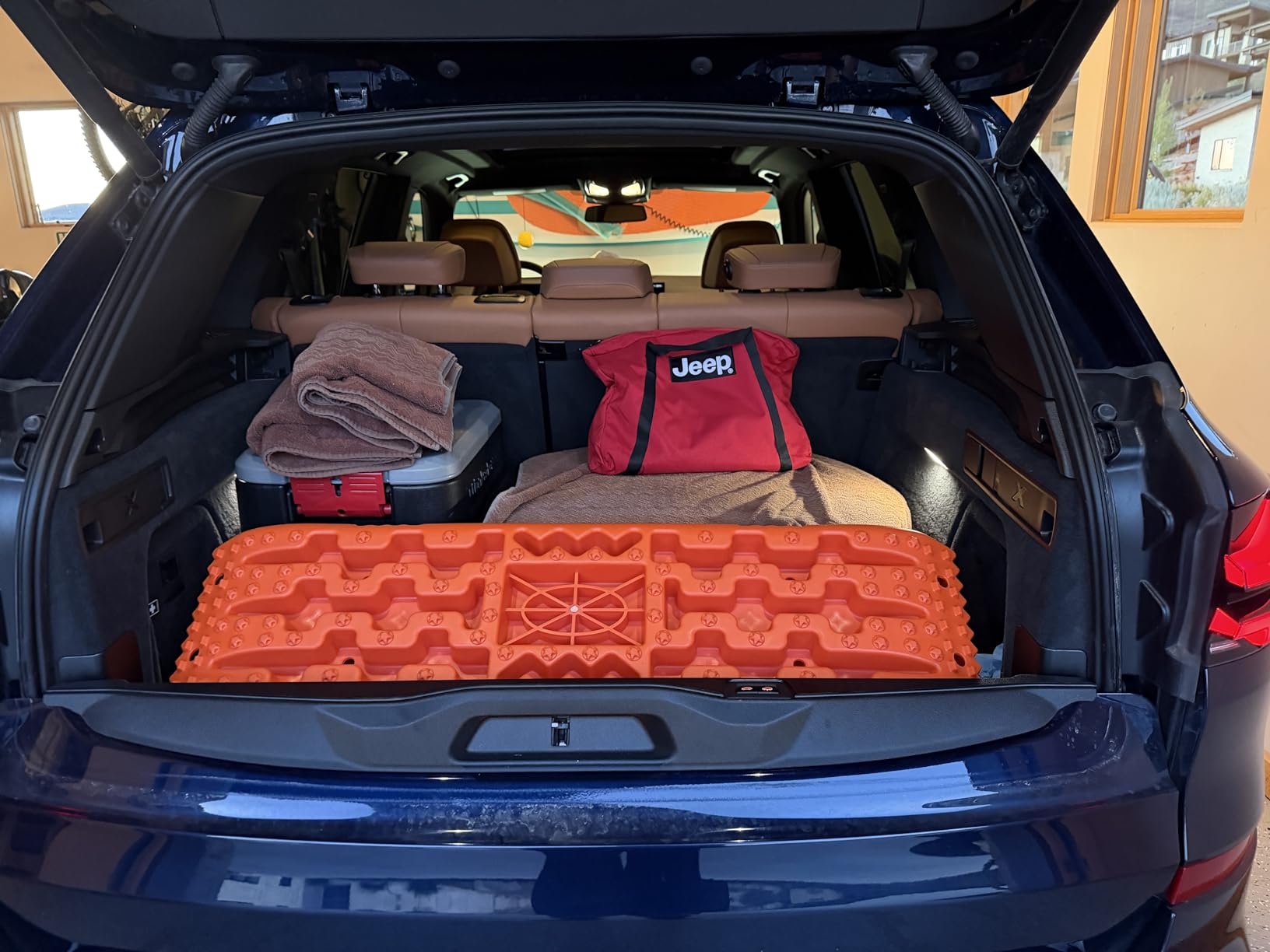 Off-Road Traction Boards with Jack Base, Heavy-Duty Recovery Tracks for 4x4, Truck, Jeep, SUV, Ideal Offroad Accessories for Mud, Sand & Snow (Large) customer photo 1