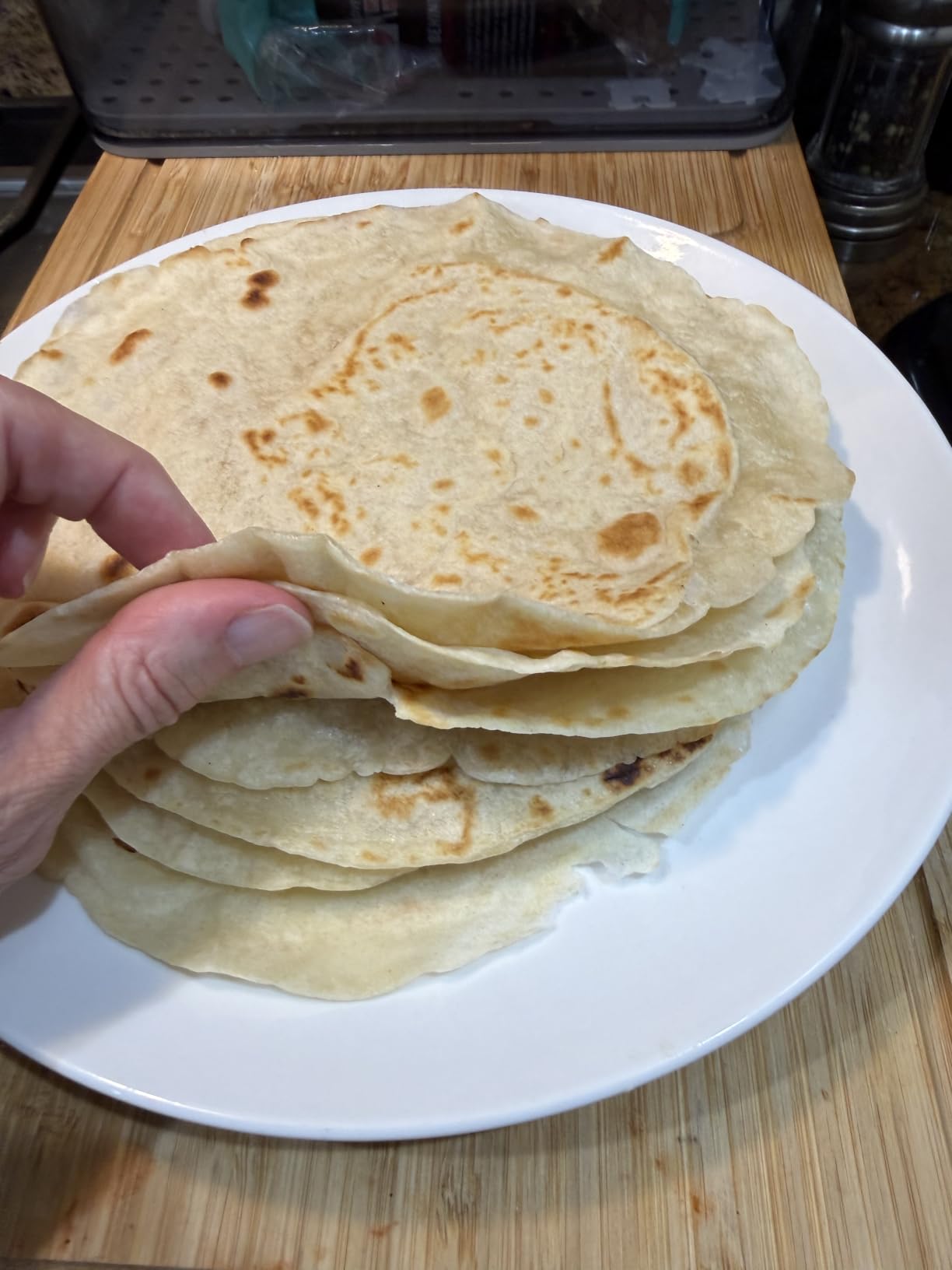 VEVOR Tortilla Press, 10 Inch Tortilla and Roti Maker, Cast Iron Heavy Duty Tortilladora Press, Pre-Seasoned Pataconera with 100 Pcs Parchment Paper, Dough Maker for Flour Tortilla, Tawa customer photo 1