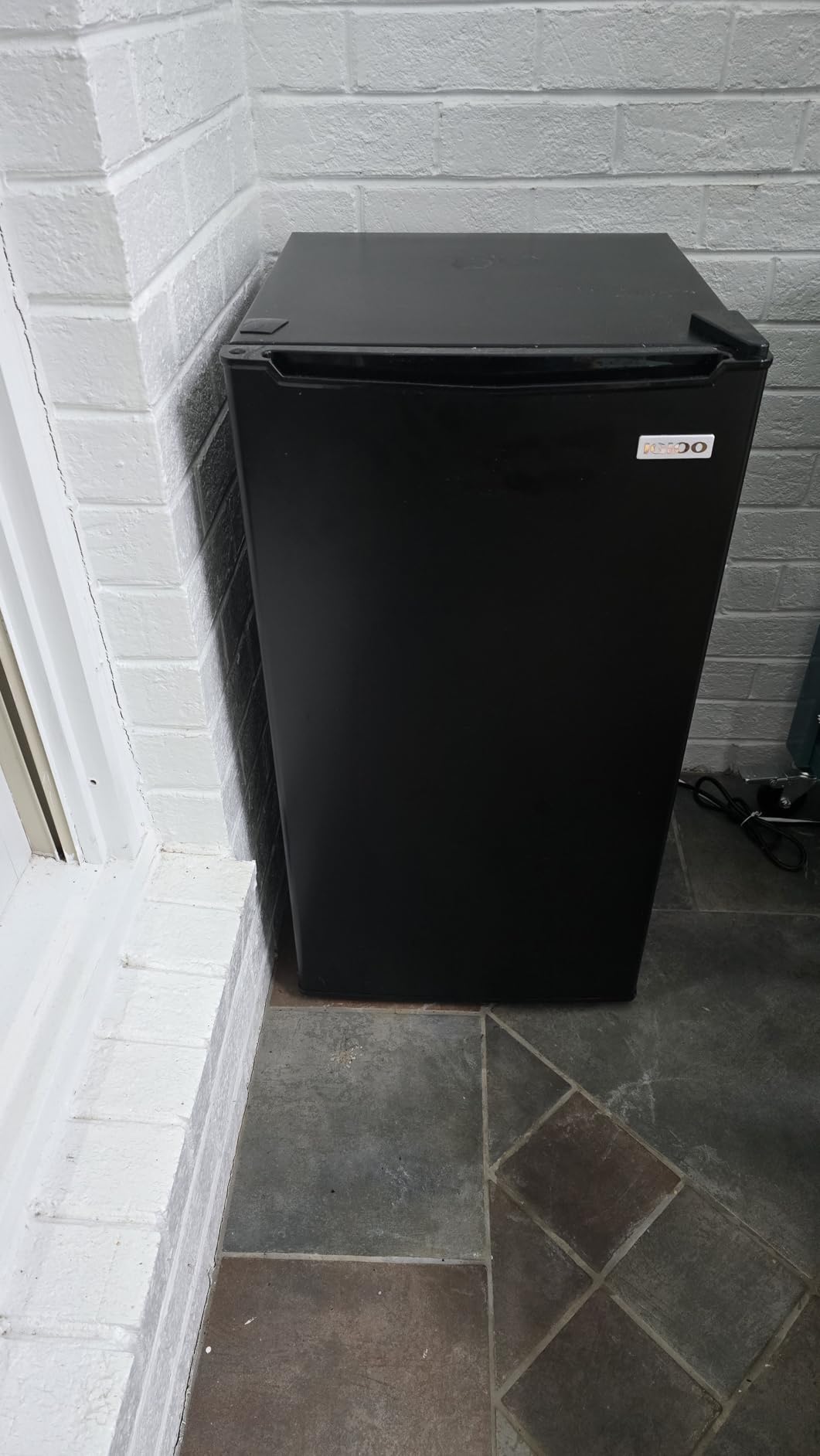 Igloo 2.6 Cu.Ft Mini Fridge with Freezer - Single Door Compact Refrigerator with Glass Shelves for Homes, Dorms & Offices - Keep Snacks, Drinks & Frozen Foods Cool with Temperature Control Fridge - Black customer photo 2
