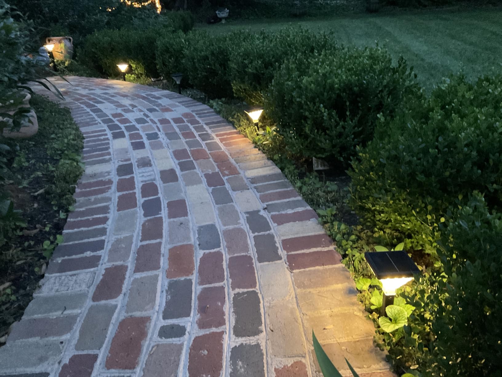 Gama Sonic Luxor Solar Pathway Light, Black Aluminum, 50 Lumen LED Landscape Solar Path Lamp - 2 Pack (146iP250080) customer photo 2