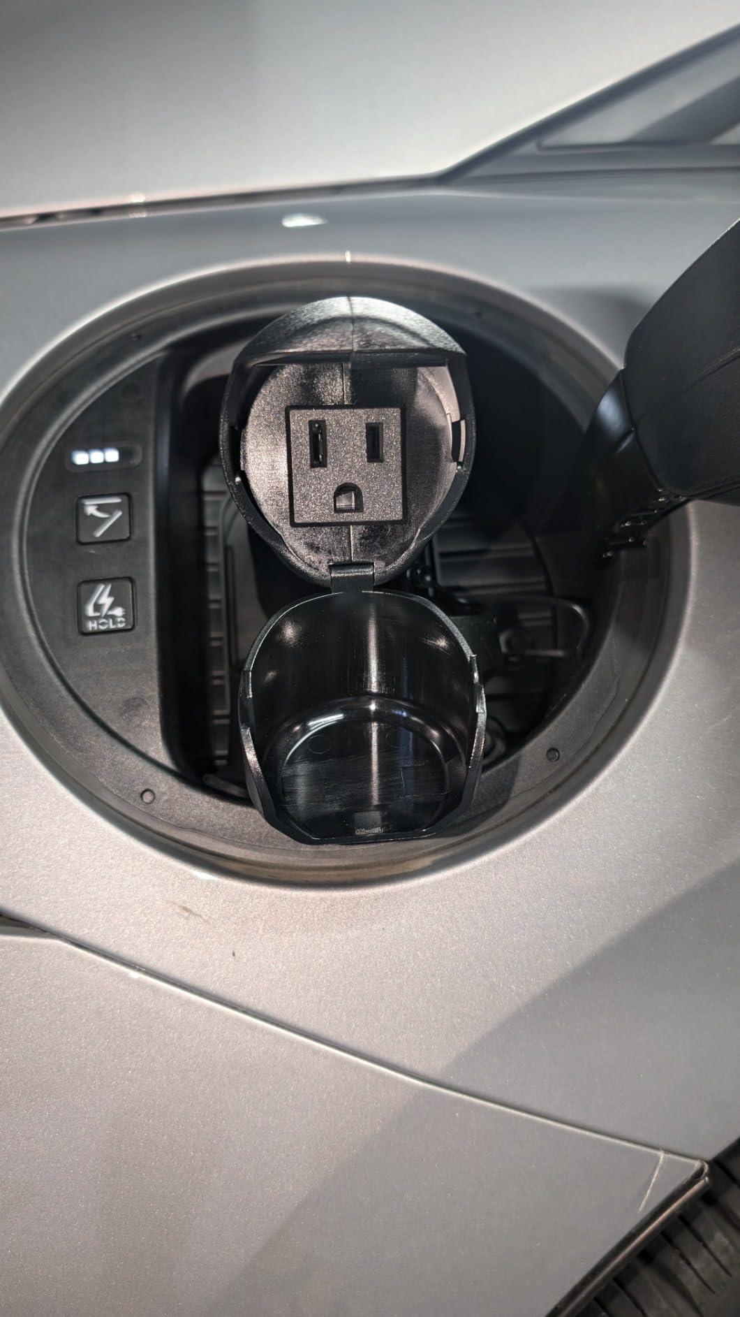 V2L Adapter Compatible with Hyundai IONIQ 5 & IONIQ 6, Kia EV 6. Power Your Devices by Using Your Car Battery, for Camping, Emergency Use customer photo 1