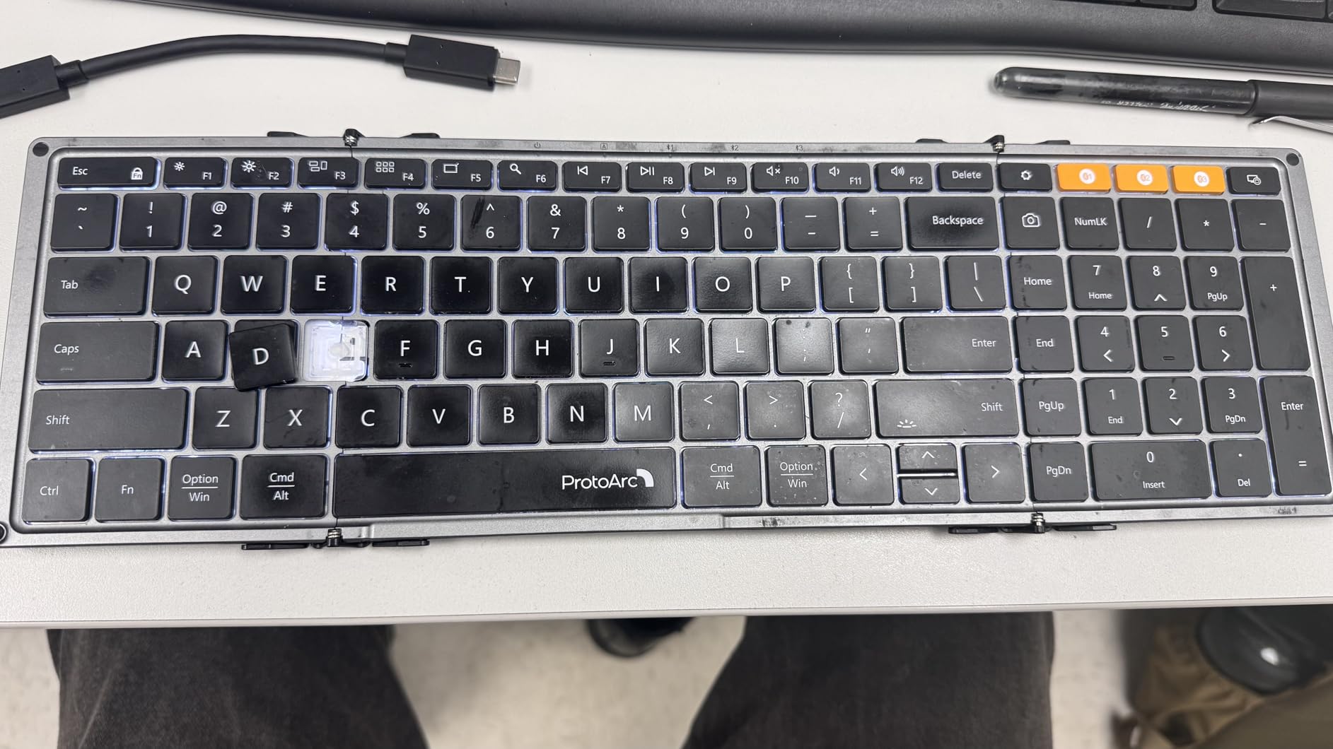 Keychron V6 Max Wireless Custom Mechanical Keyboard, 2.4 GHz Bluetooth QMK Full-Size Layout RGB with Hot-swappable Gateron Brown Switch Compatible with Mac Windows Linux customer photo 2
