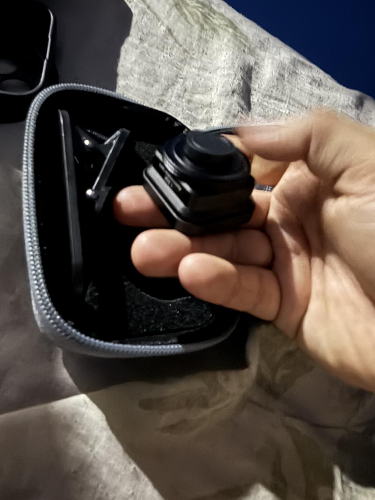 Andoer Anamorphic Movie Lens 1.55X - Universal Lens Clips & Carry Bag - Compatible with iPhone 15/14/13/12/11 customer photo 1