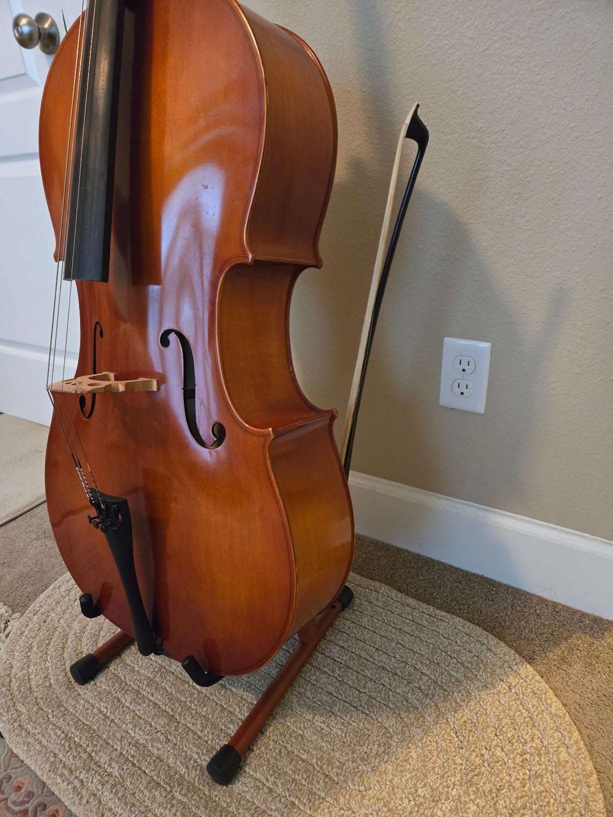 Cello Stand with Bow Holder, Mahogany Wood A-Shape Rack for Cello & Guitar, Fit 1/8-4/4 Full-Size Cello, Handcrafted, Floor Instrument Stand, Padded Foam, for Home Decor and Studio Display, Gift Choice customer photo 2